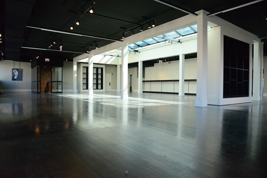 More Photos Of 770 N Halsted St, Chicago Office For Lease