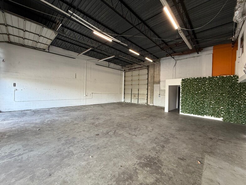 More Photos Of 1717 W Kennedy Blvd, Tampa Warehouse For Sale