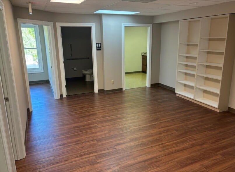 More Photos Of 156 Strawberry Plains Rd, Williamsburg Medical For Sale