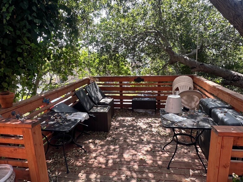 More Photos Of 3939 W 28th St, Los Angeles Multifamily For Sale