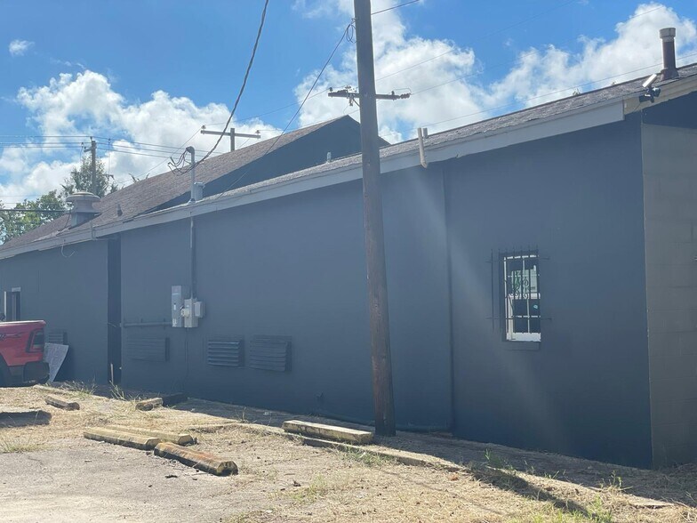 More Photos Of 1916 Cedar Dr, La Marque Restaurant For Lease