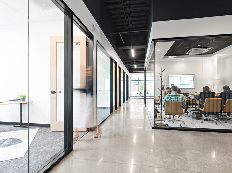 More Photos Of 3838 N Ravenswood Ave, Chicago Coworking Space