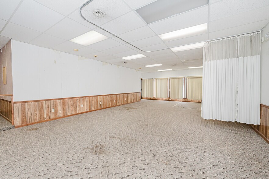 More Photos Of 1482 Butler Rd, Worthington Medical For Sale