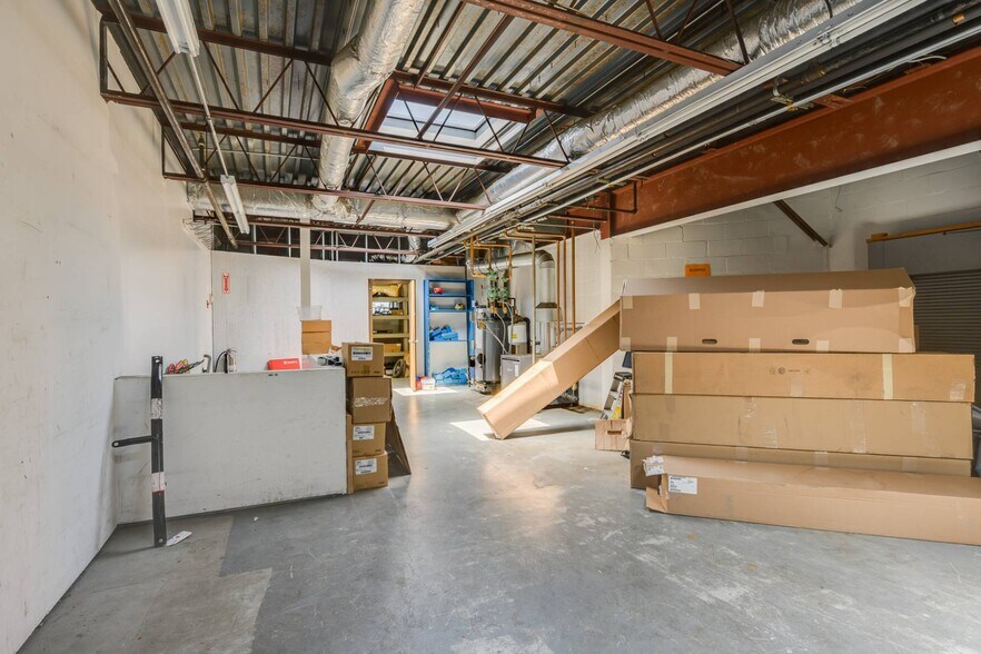 More Photos Of 691 County Road 39A, Southampton Auto Dealership For Lease