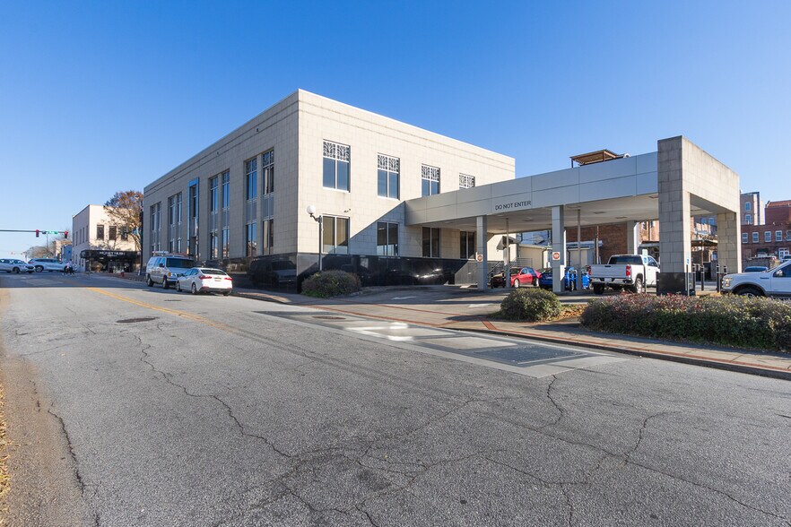 More Photos Of 129 N Main St, Anderson Office For Lease