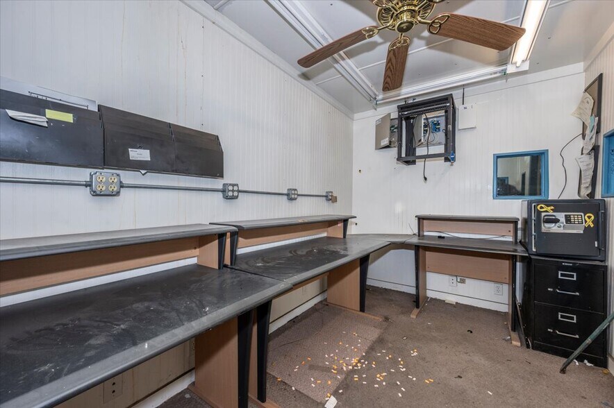 More Photos Of 100 W Main St, Fairfield Freestanding For Sale