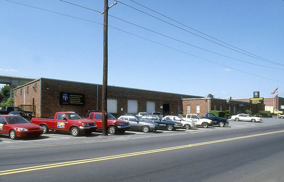 More Photos Of 5706 New Peachtree Rd, Chamblee Light Manufacturing For Lease
