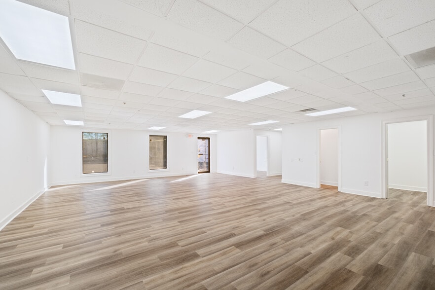 More Photos Of 1511 Commercial Ct, Jonesboro Warehouse For Sale