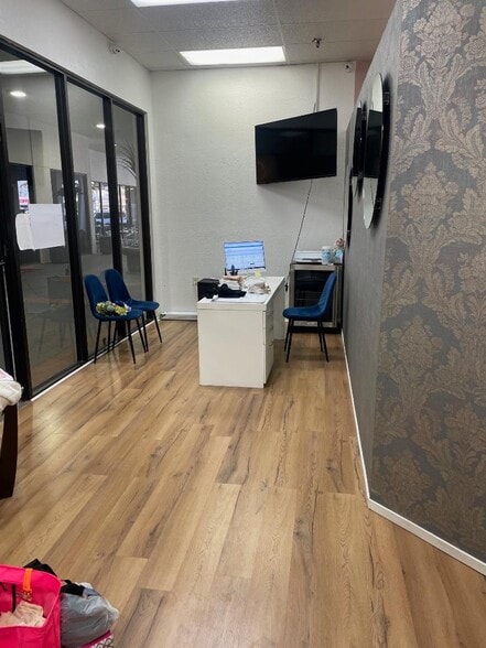 More Photos Of 2901 N 10th St, McAllen Storefront For Lease