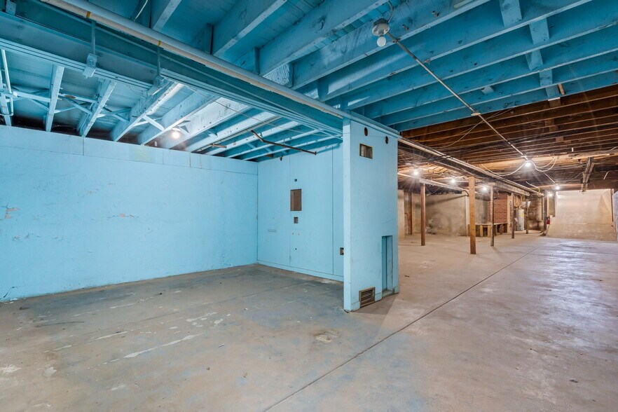 More Photos Of 422 Main St, Windsor Bank For Sale