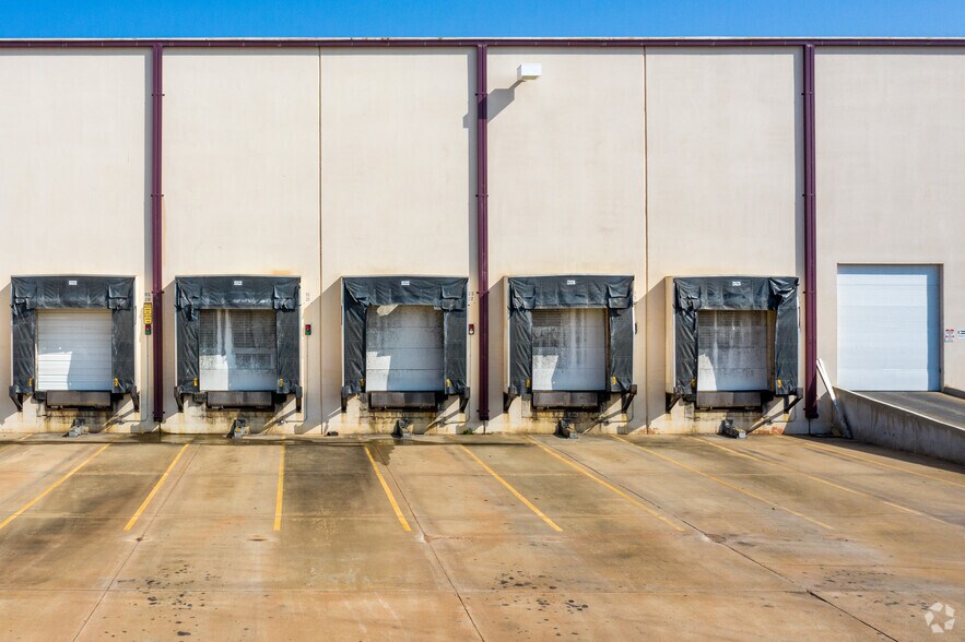 More Photos Of 311 NW 122nd St, Oklahoma City Warehouse For Lease