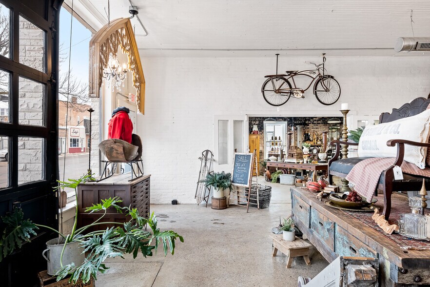 More Photos Of 219 Jefferson St, Waupaca Storefront Retail Office For Sale