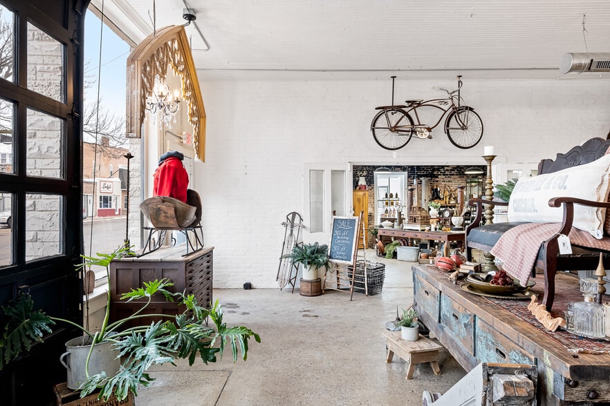 More Photos Of 219 Jefferson St, Waupaca Storefront Retail Office For Sale