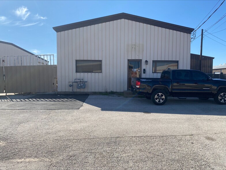 More Photos Of 6513 Midway Rd, Haltom City Warehouse For Sale