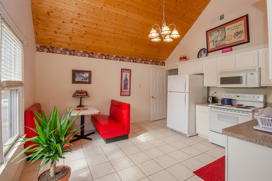 More Photos Of 892 Edelweiss Strasse, Helen Hotel For Sale