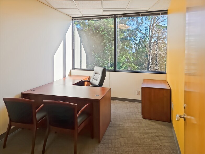 More Photos Of 3326 106th Ave SE, Bellevue Coworking Space