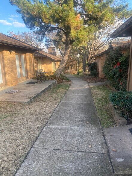 More Photos Of 1616 E 19th St, Edmond Office For Lease