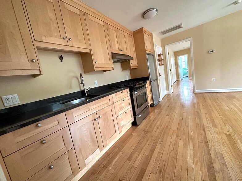 More Photos Of 14 E 40th St, Wilmington Apartments For Sale