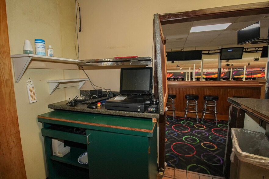 More Photos Of 125 Main St, Huron Bowling Alley For Sale