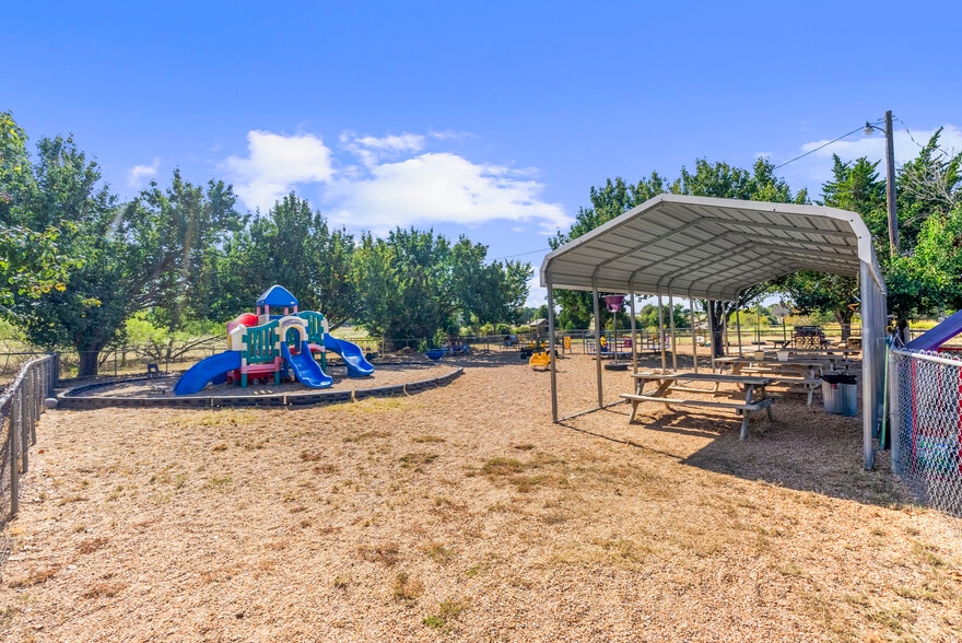 More Photos Of 989 Old Mcdade Rd, Elgin Daycare Center For Sale