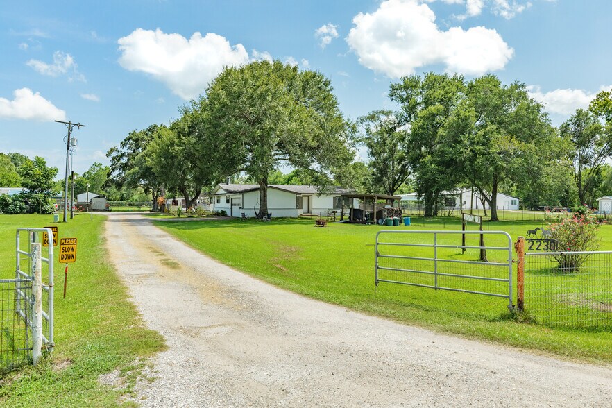 More Photos Of 2230 Nancy St, Alvin Specialty For Sale
