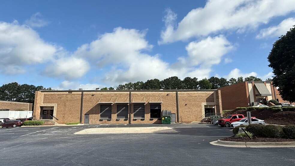 More Photos Of 6665 Corners Industrial Ct, Peachtree Corners Warehouse For Lease
