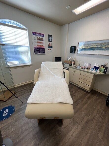 More Photos Of 2800 William D Tate Ave, Grapevine Medical For Lease