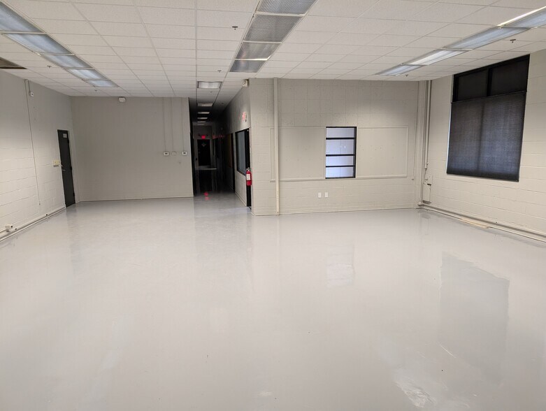 More Photos Of 126 Avenue C, Springfield Manufacturing For Lease