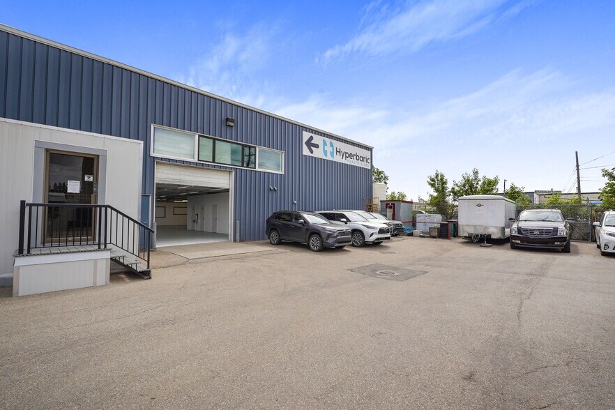 Primary Photo Of 10328 73rd Ave NW, Edmonton Showroom For Lease