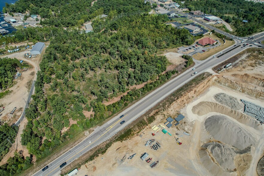 More Photos Of 109 Horseshoe Bend Pky, Lake Ozark Office For Sale