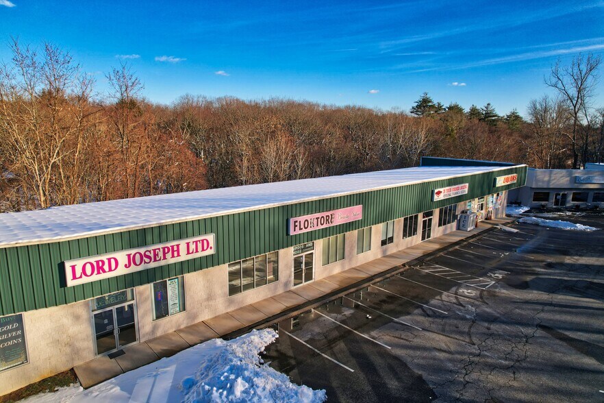 More Photos Of 524 Wolcott Rd, Wolcott Storefront Retail Office For Lease