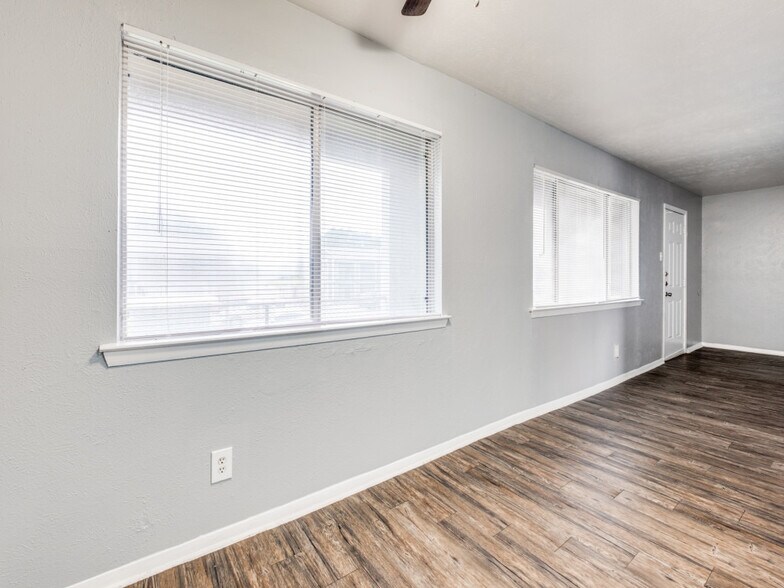 More Photos Of 911 W Wheatland Rd, Dallas Apartments For Sale