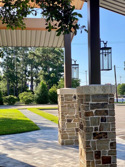 More Photos Of 2912 W Davis St, Conroe Loft Creative Space For Lease