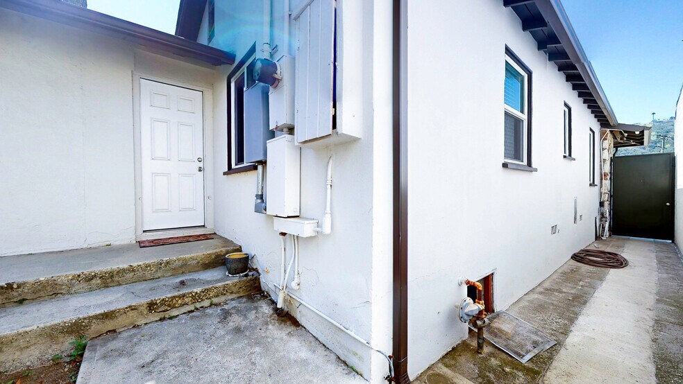 More Photos Of 6851 Foothill Blvd, Tujunga Office Residential For Sale