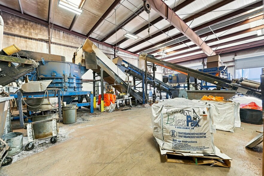 More Photos Of 3156 Buford Hwy, Rest Haven Warehouse For Lease
