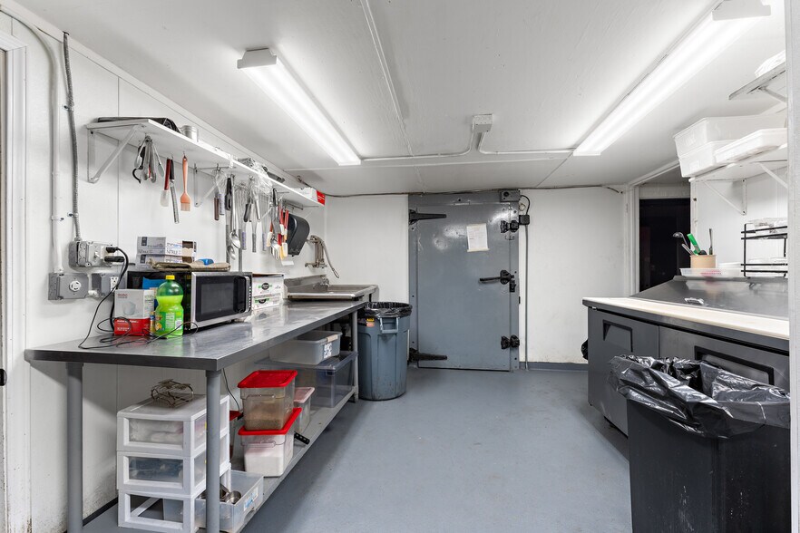 More Photos Of 4305 Portage St NW, Canton Restaurant For Sale