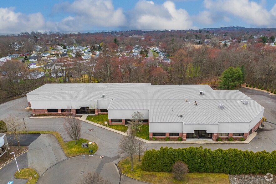 More Photos Of 70-76 Robinson Blvd, Orange Warehouse For Lease