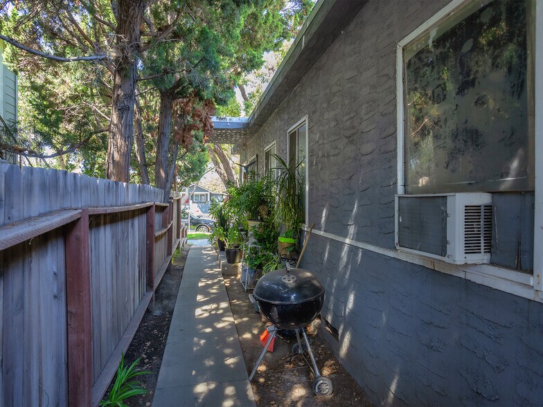 More Photos Of 1218 N Hollywood Way, Burbank Multifamily For Sale
