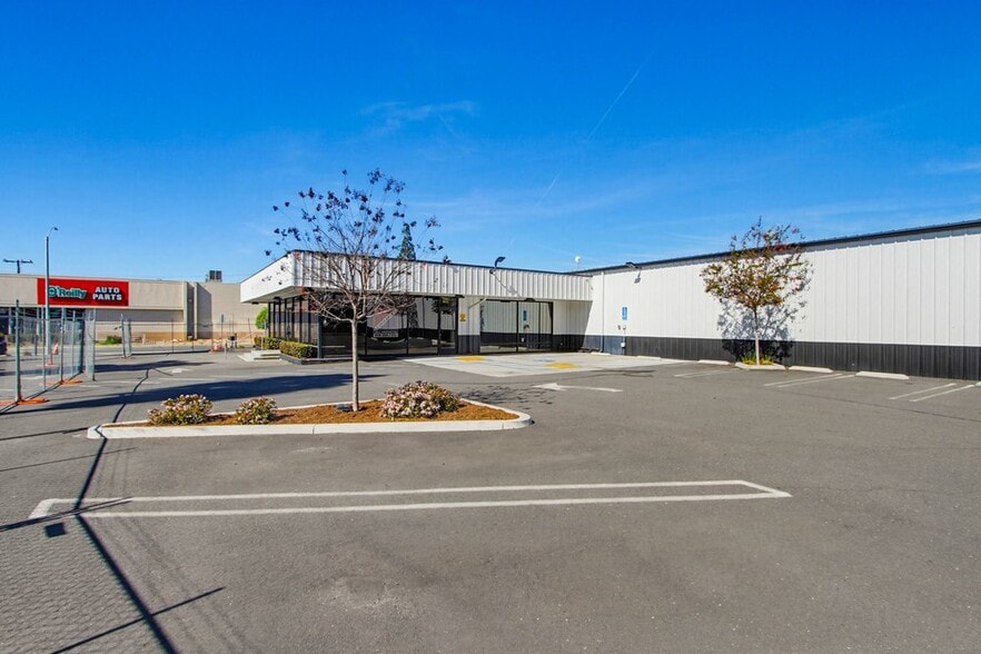 More Photos Of 760-762 W Mission Ave, Escondido Auto Repair For Lease