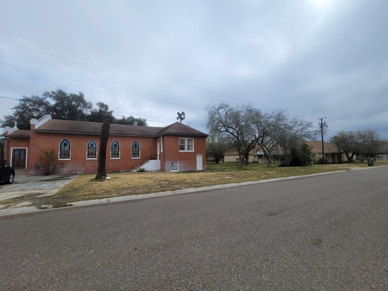 More Photos Of 207 W Viggie St, Hebbronville Religious Facility For Sale