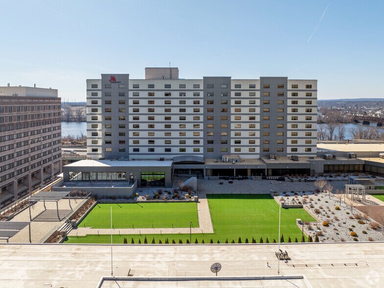 More Photos Of 1500 Main St, Springfield Medical For Lease