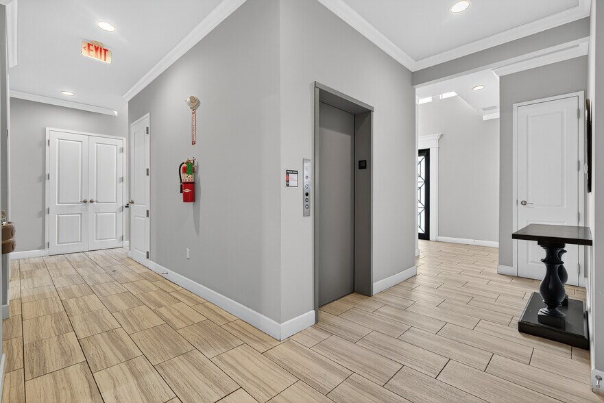 More Photos Of 7806 E 108th St S, Tulsa Office For Lease