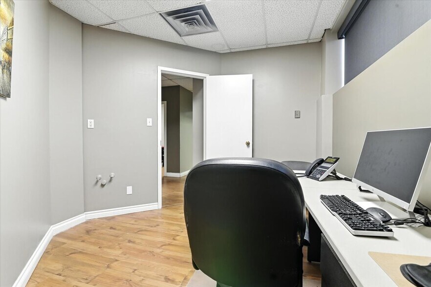 More Photos Of 372 King St, Oshawa Medical For Lease