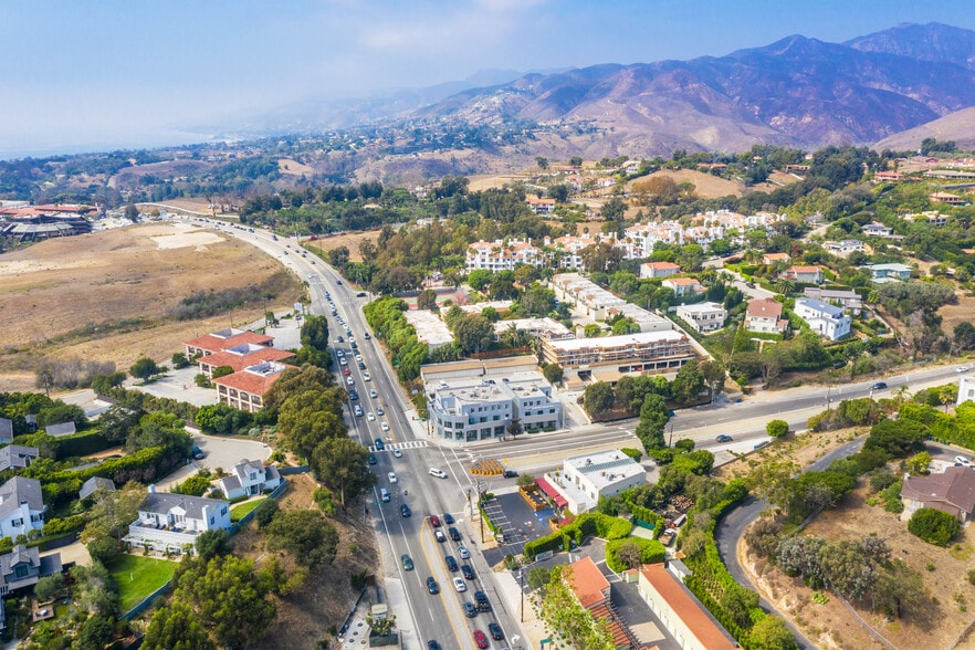 More Photos Of 28925 Pacific Coast Hwy, Malibu Storefront Retail Office For Sale