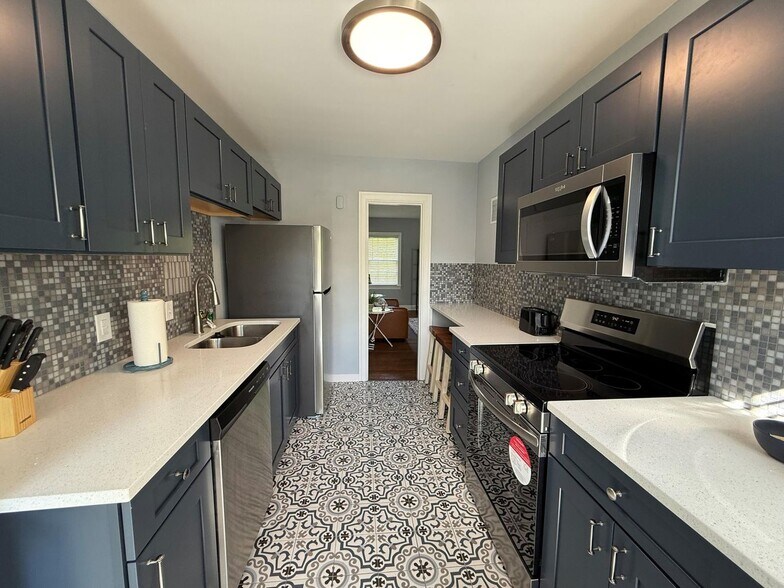 More Photos Of 1802 Carolyn Dr, Lexington Apartments For Sale