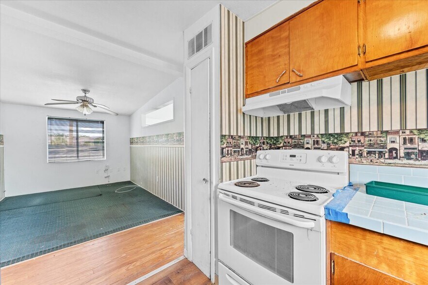 More Photos Of 5812 Missouri Ave, New Port Richey Flex For Sale