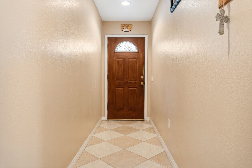 More Photos Of 1810 S Chester Ave, Bakersfield Service For Sale