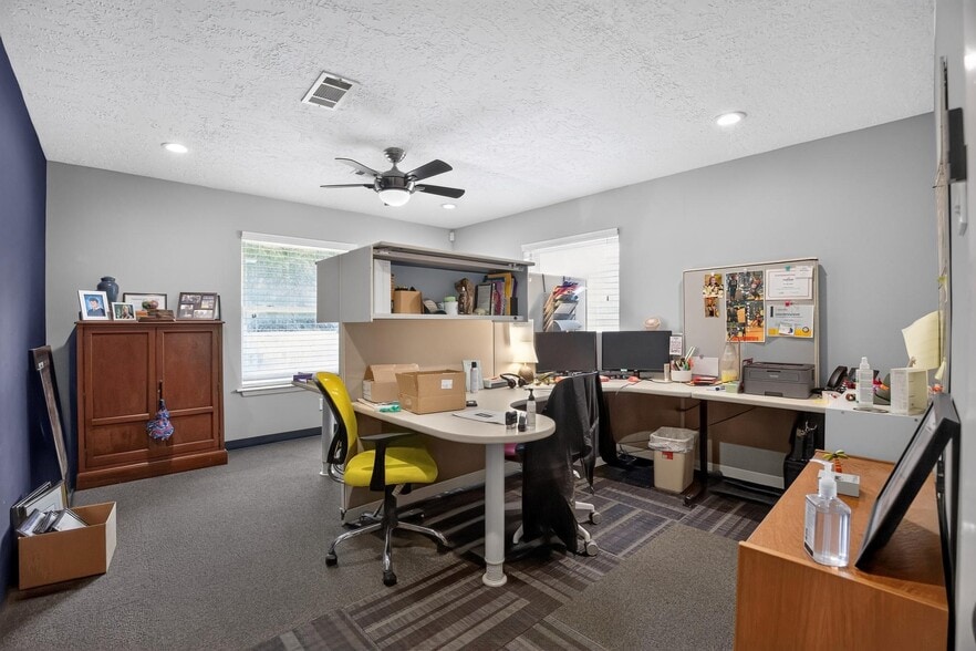 More Photos Of 9326 Kay Ln, Houston Office Residential For Sale