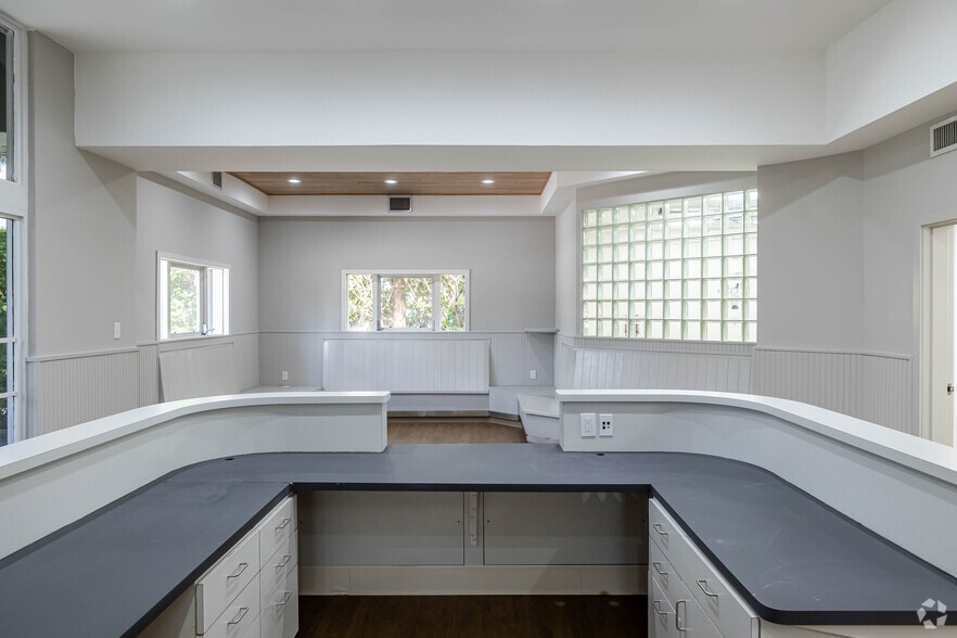 More Photos Of 540 S Federal Hwy, Deerfield Beach Freestanding For Lease