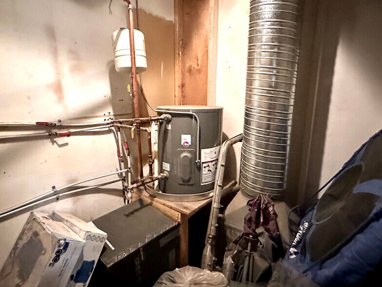 More Photos Of 4630 61 St, Red Deer Warehouse For Lease